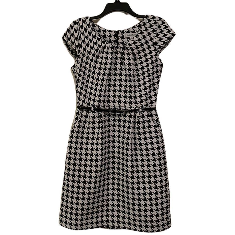SHELBY & Palmer | Belted black and white cap sleeve dress with pockets